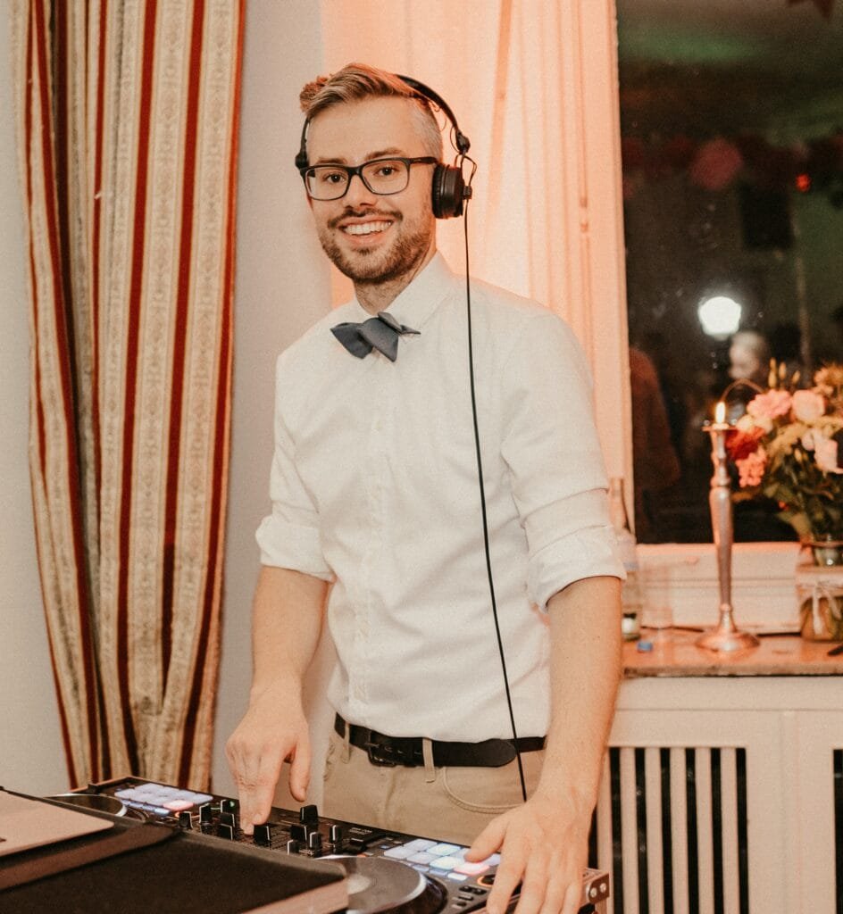 Jonas Moser DJ 1